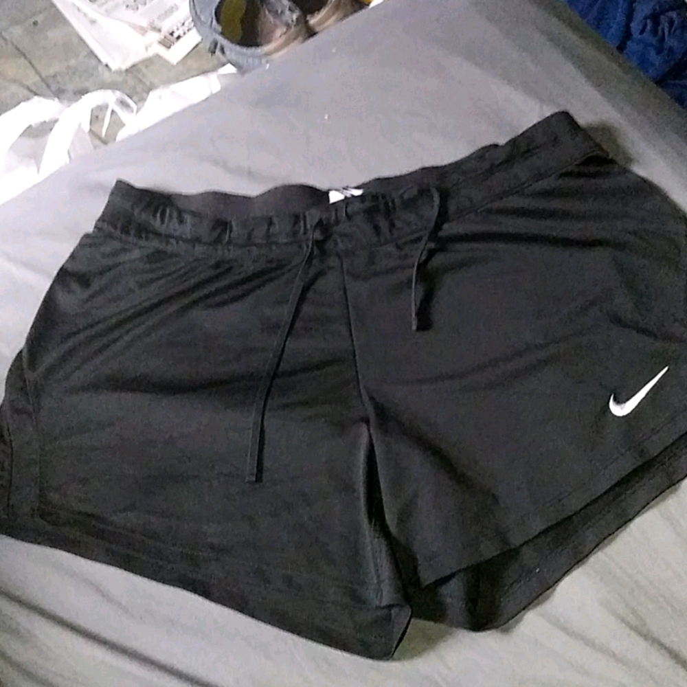 Nike shorts L